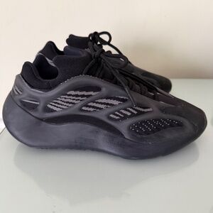 adidas Yeezy 700 V3